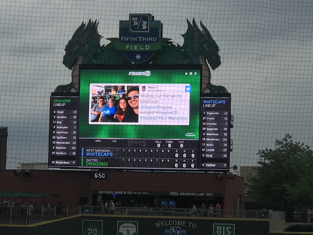 OriginalMisterC's tweet image. A tweet of my tweet on the jumbotron. #dragons20 #scienceguy