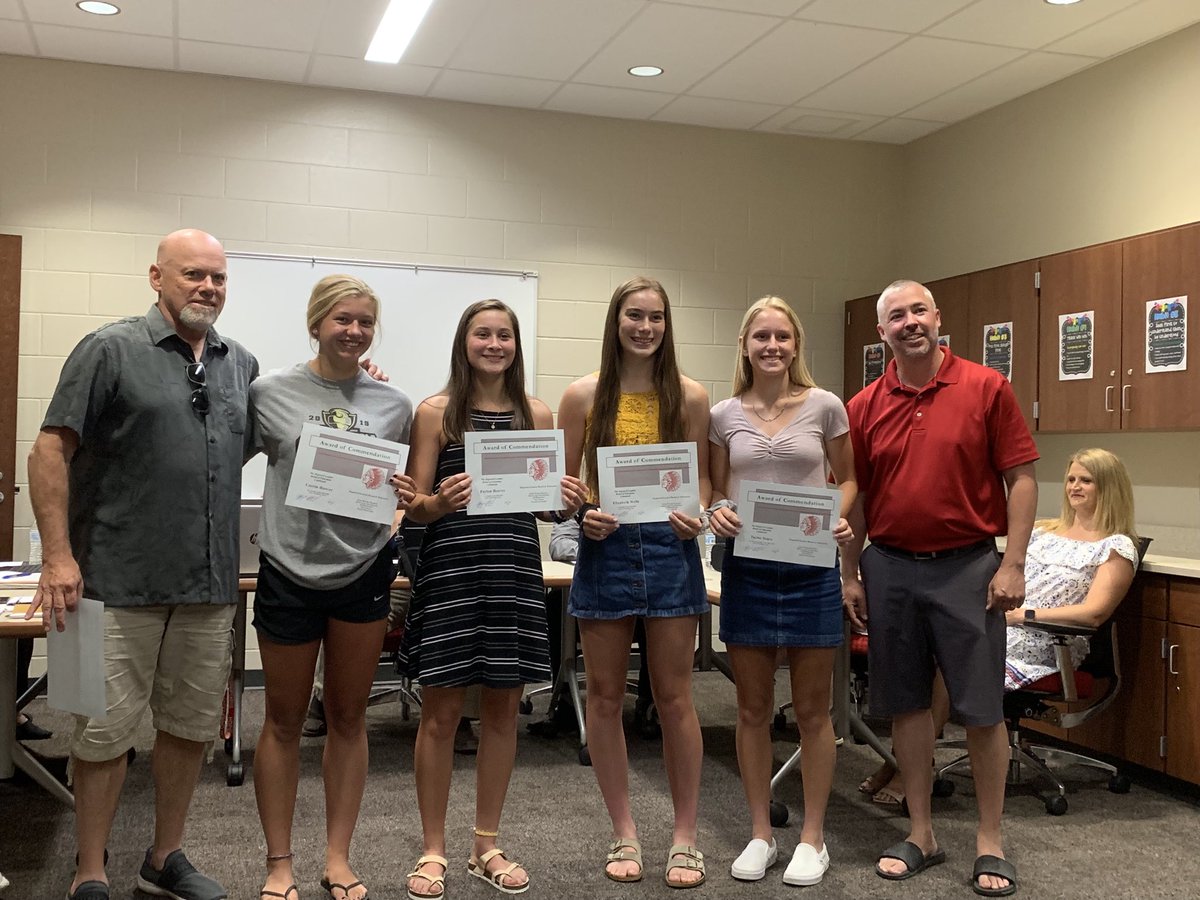 The Board of Ed recognized our girls 4x400 state qualifying team to night!  ⁦Great job ladies and Coach Jones! <a href="/hlpride/">Keep HL Pride Alive</a>⁩ ⁦<a href="/CoachCodge/">HL Athletics</a>⁩