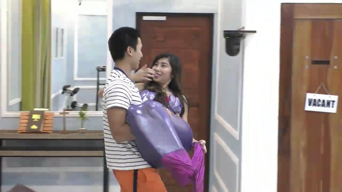 jaojaobaay's tweet photo. She's like any other little girl who dreamed to be a mermaid. (see those genuine happiness) SAVE THIS MERMAID THIS SATURDAY!  #PBB8PlantsVsMermaids #IndepedenceSaveKiara https://t.co/04mUoOTqag