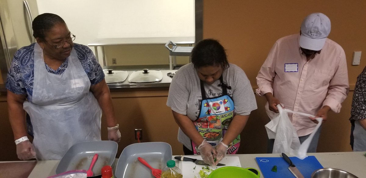 LetsMoveColaSC's tweet image. Our Let's Move! Columbia Family Wellness Challenge participants are learning some new healthy recipes tonight thanks to @scdhec. #letsmovecolumbia #cookingmatters