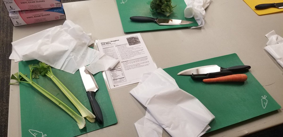 LetsMoveColaSC's tweet image. Our Let's Move! Columbia Family Wellness Challenge participants are learning some new healthy recipes tonight thanks to @scdhec. #letsmovecolumbia #cookingmatters