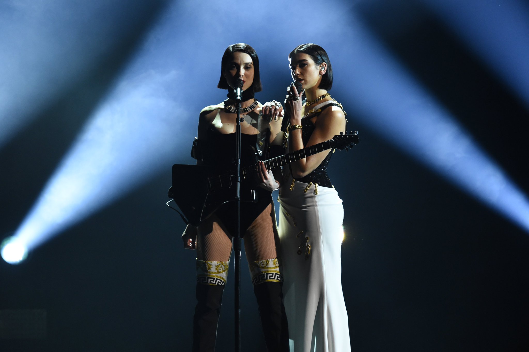🎶 One kiss is all it takes Fallin’ in love with me Possibilities I look like all you need 🎶 @DUALIPA and @st_vincent performed a mesmerizing medley, including “One Kiss,” at this year’s #GRAMMYs. (@LyricFind)