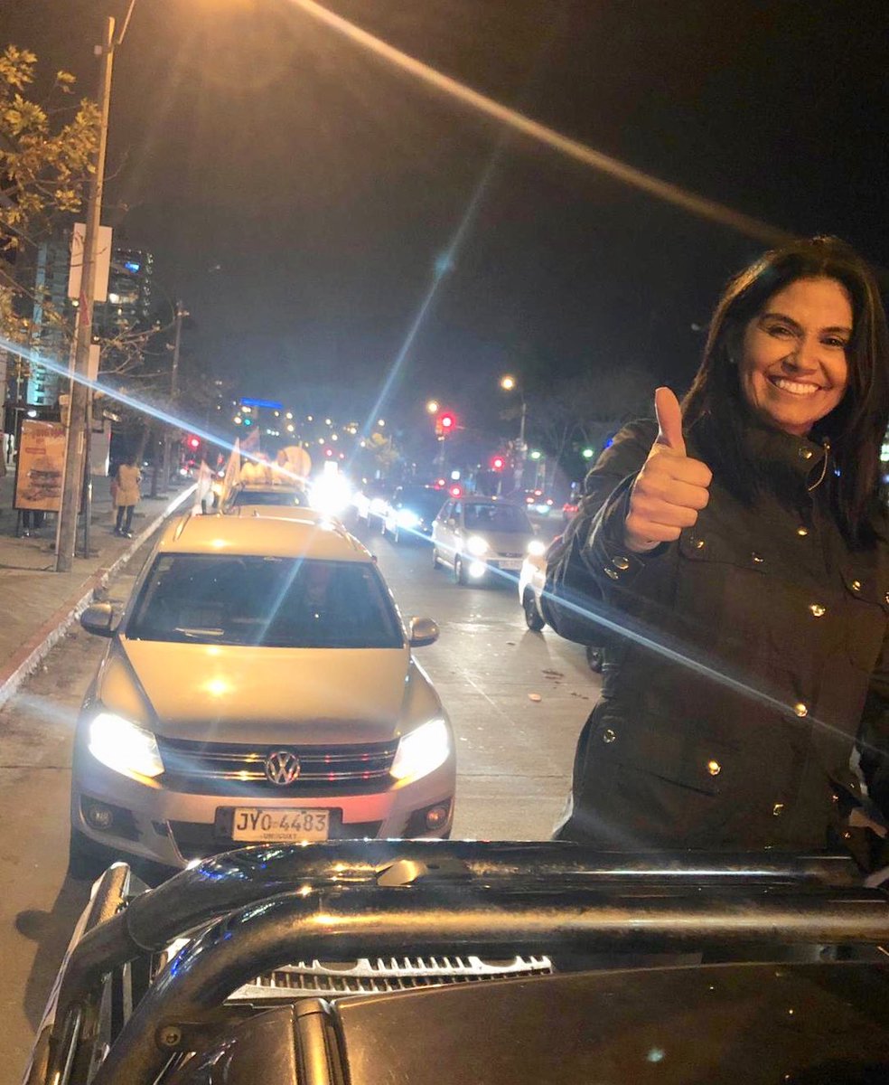 veronica_alonso's tweet photo. ¡VAMOS CON TODO! Linda caravana por la Rambla de Pocitos junto a @JuanSartoriUY y una gran cantidad de autos que se sumaron a esta ola arrolladora de Esperanza compartida. #Faltan18días  #SartoriPresidente #SePuede 💪🏼 https://t.co/7SGxmyuhfI