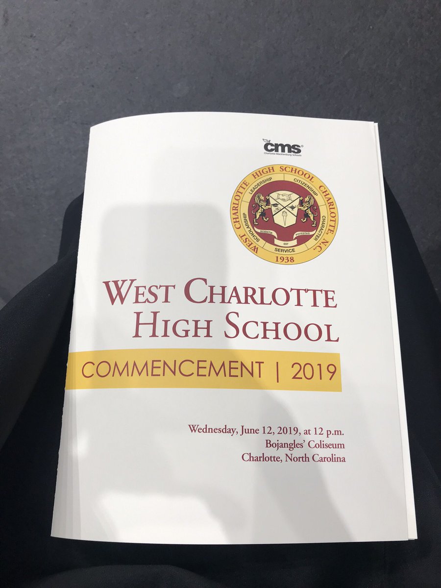 DubCLions's tweet photo. It’s about to go down 🎓 @dubcclassof2019 #DubCDestinationGraduation! Check out #FromScholartoAlum posts on @DubCLions IG. #DubCLevelUp #neveradullmomentatthedub #oohtobeaLION https://t.co/UjYAF1B9kA