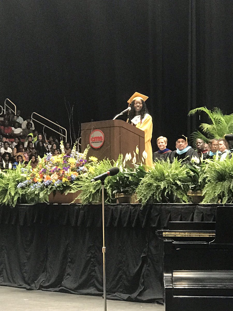 DubCLions's tweet photo. It’s about to go down 🎓 @dubcclassof2019 #DubCDestinationGraduation! Check out #FromScholartoAlum posts on @DubCLions IG. #DubCLevelUp #neveradullmomentatthedub #oohtobeaLION https://t.co/UjYAF1B9kA