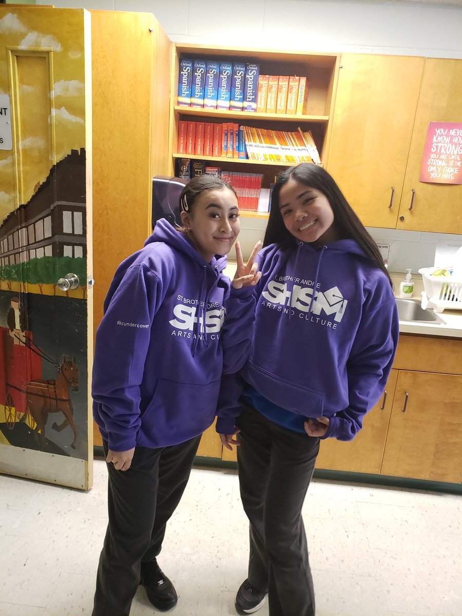 SBASHSM1's tweet photo. So proud of our SBA arts and culture Grads @jennifer_sarna @MeltonMoyo @SBAtoday @SBAGuidance @ycdsb @PathwaysYCDSB https://t.co/j68754RScl
