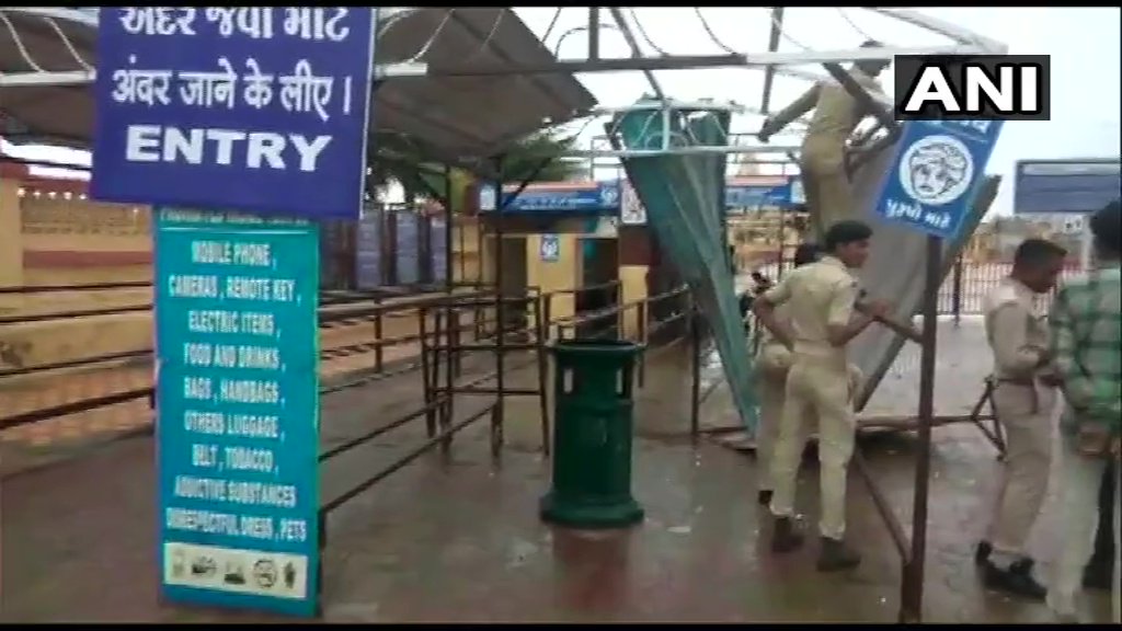 BabaBnarasXpose's tweet photo. RT ANI: Gujarat: The shed at the entrance of Somnath Temple, in Gir Somnath district, damaged due to strong winds. #CycloneVayu https://t.co/oGm5VXN2v2