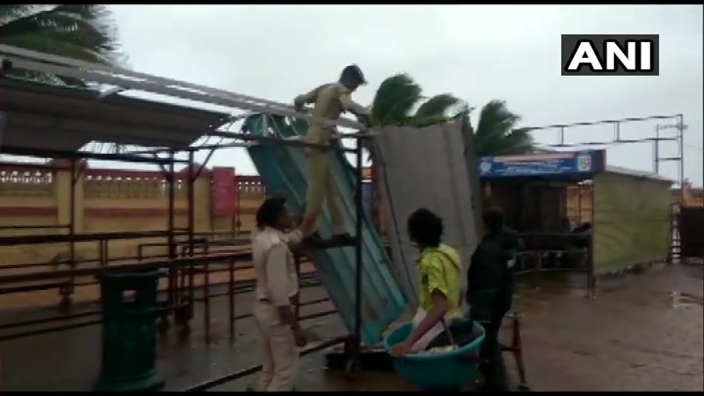 BabaBnarasXpose's tweet photo. RT ANI: Gujarat: The shed at the entrance of Somnath Temple, in Gir Somnath district, damaged due to strong winds. #CycloneVayu https://t.co/oGm5VXN2v2