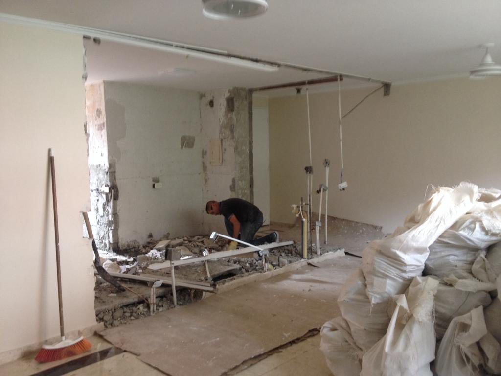 reformatodo's tweet photo. Demoliciones. #Dia1 #RemodelacionCocina https://t.co/tLW8AgPSM2