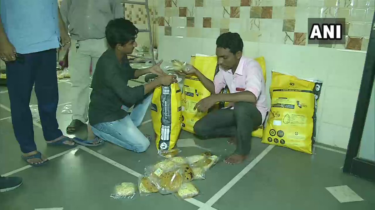 BabaBnarasXpose's tweet photo. #RT @ANI: Gujarat: Food packets being prepared by various groups in Rajkot, in the light of #CycloneVayu . The food packets will be dispatched to the cyclone affected areas of the state, as per the instructions by the govt officials. https://t.co/m4R0A0ZmPg