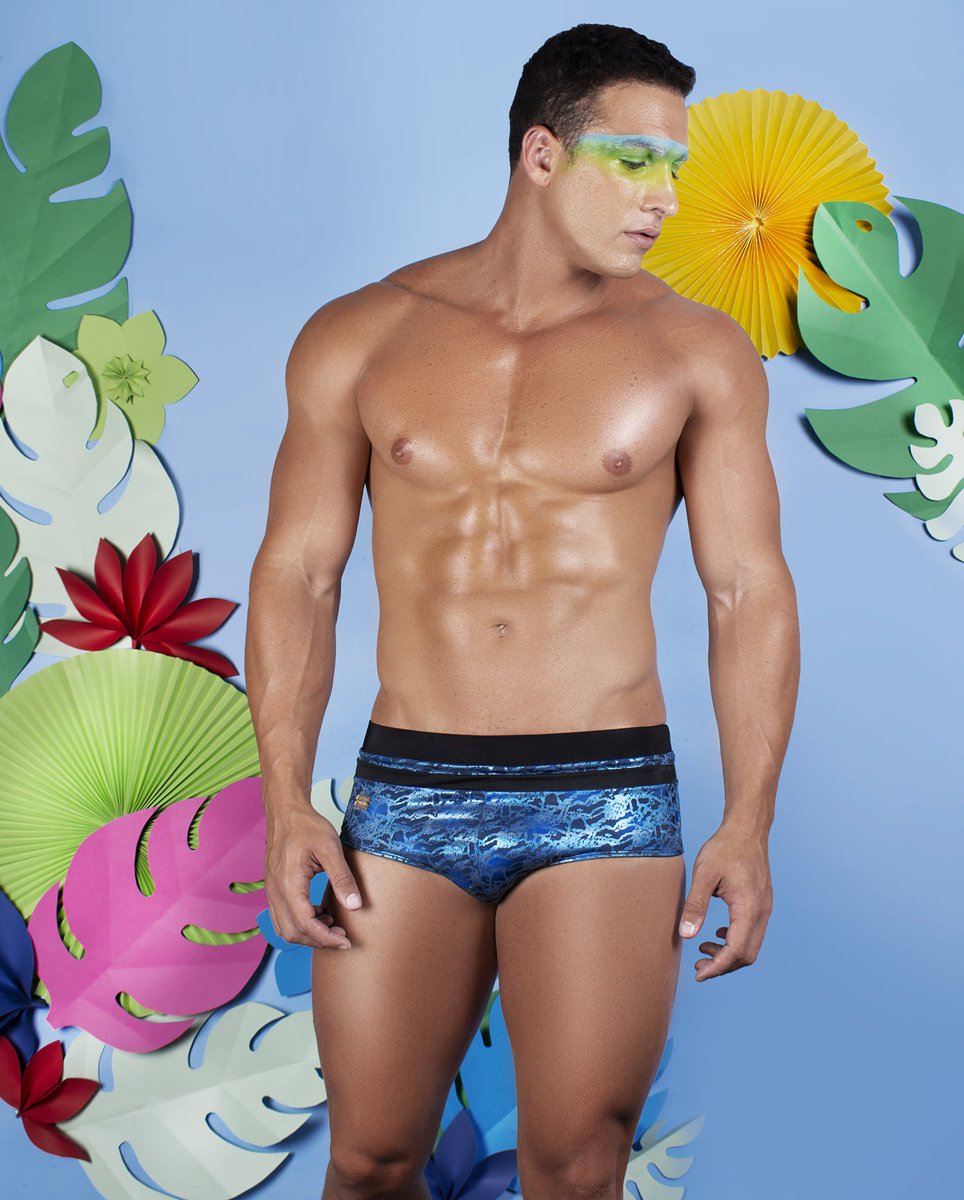 moramorajm's tweet photo. Sofisticado y sutilmente elegante... Características que no puede faltar en ninguno de los diseños de @juliomoram 
.
.
¿Qué les parece este estampado?🏖️ https://t.co/xAlYBMTAW7