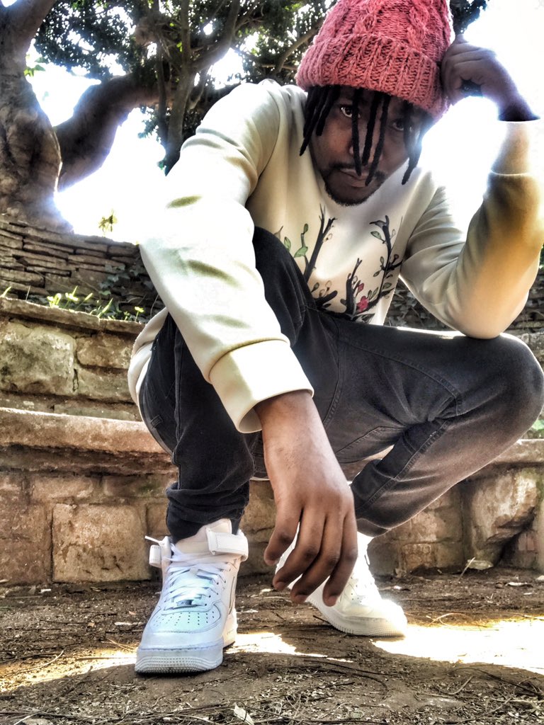 teekay_the1st's tweet photo. I think ke Bari e dope/... π€π€« be on the lookout for ππΏ #tshepe ππΏ
#hiphop #boombap #makhwepha #rap #lyrics #mminowasesotho #lekhwepha #lekhwephadaeding #teekaythe1st #love #music #life #street #sothowaytion #fashion #urbansothoswagg https://t.co/X3xUsKJ3ch