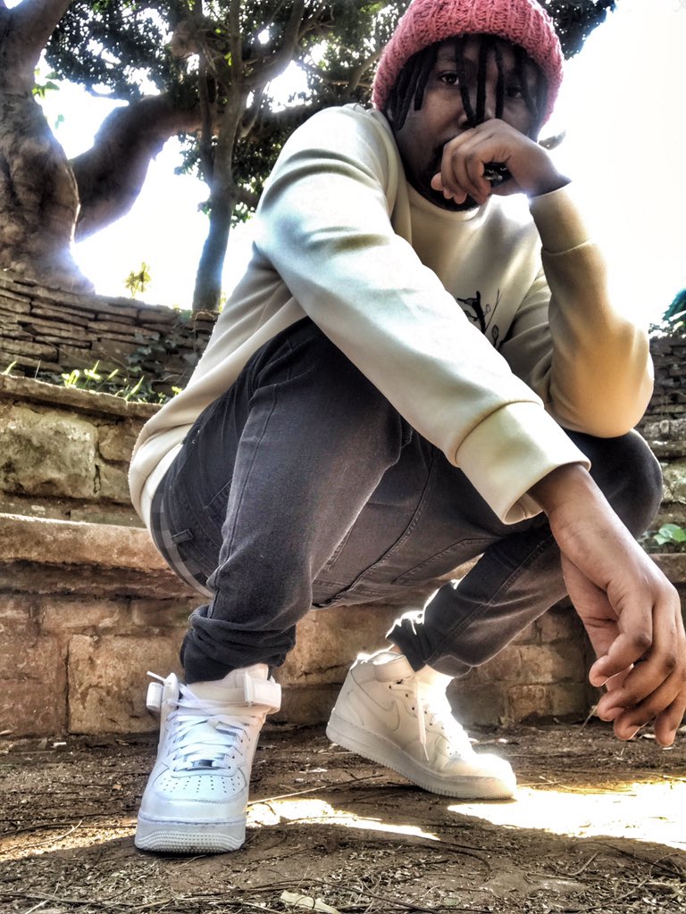 teekay_the1st's tweet photo. I think ke Bari e dope/... π€π€« be on the lookout for ππΏ #tshepe ππΏ
#hiphop #boombap #makhwepha #rap #lyrics #mminowasesotho #lekhwepha #lekhwephadaeding #teekaythe1st #love #music #life #street #sothowaytion #fashion #urbansothoswagg https://t.co/X3xUsKJ3ch