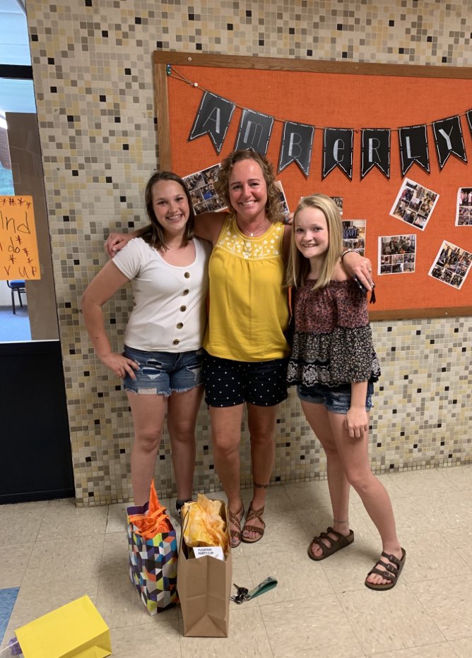 gmartinfoster's tweet photo. Former first graders π now 8th graders! #ppsamberly https://t.co/y5DeHKIW8W