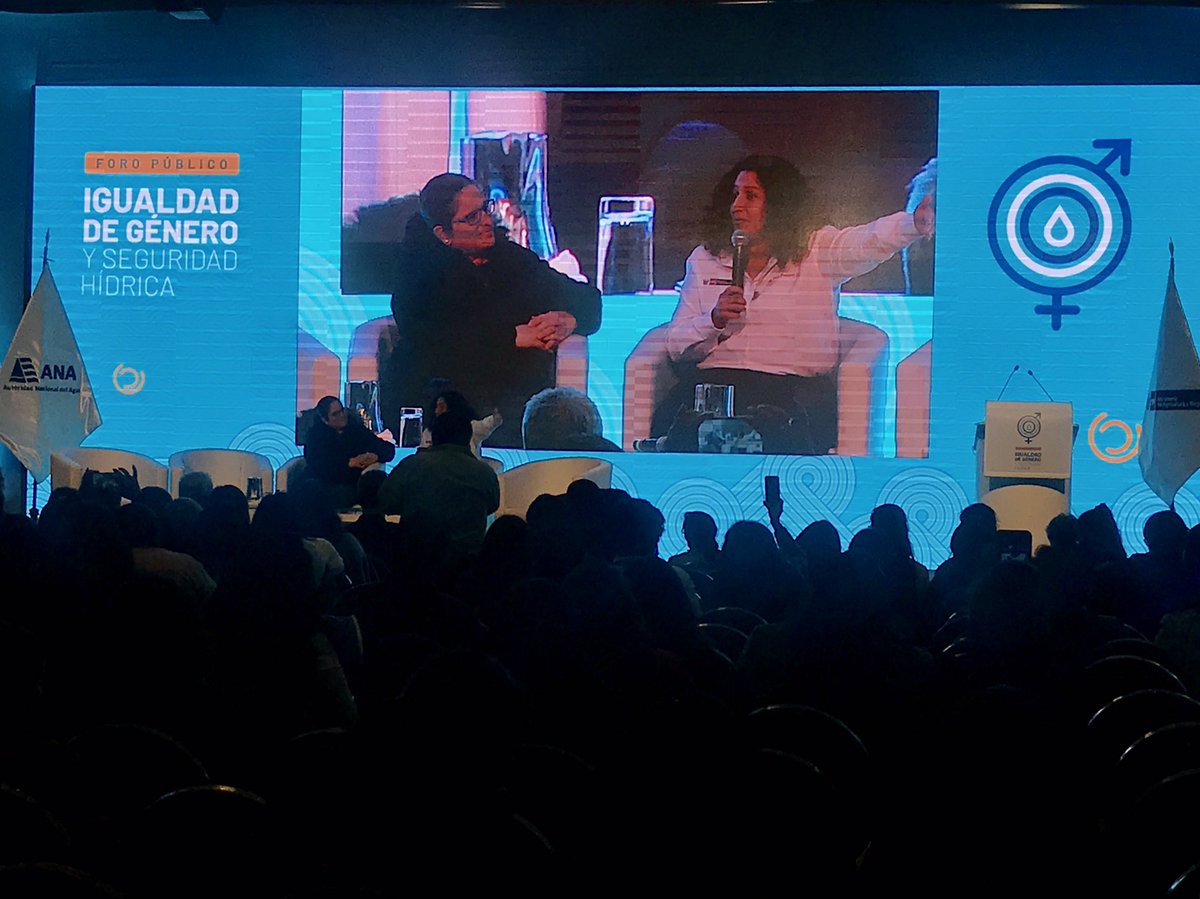 adircomunica's tweet photo. Palabras de cierre de la ministra del Ambiente, Lucía Ruiz Ostoic, y la ministra de Agricultura y Riego, Fabiola Muñoz, en el marco del foro público “Igualdad de Género y Seguridad Hídrica“. @MinamPeru @minagriperu @FabiolaMunozD @LuciaRuizO https://t.co/vhRjnpTs9k