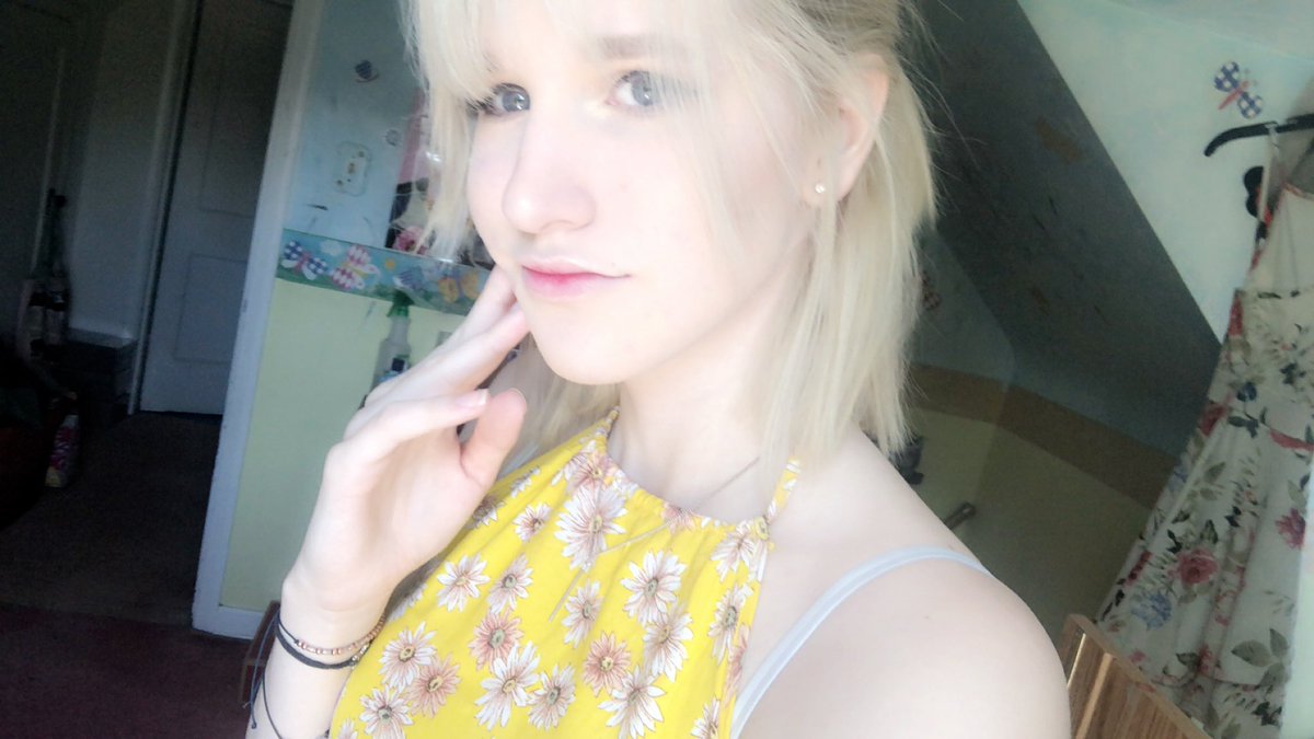 okleeknow's tweet photo. Jumping on this trend because my tl is full of it and I love all the princesses 🥰 so which do I remind you of? https://t.co/otgCTJKKOJ