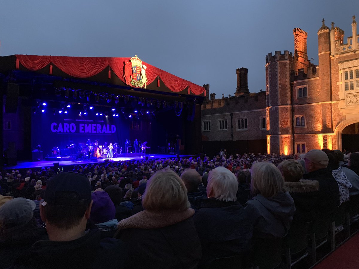 I don’t know how she did it, but <a href="/caroemerald/">Caro Emerald</a> just made a VERY wet cold and rainy <a href="/HCPFestival/">HCP Festival</a> feel like I was in the middle of Havana 😍👏🏽 amazing evening, amazing venue. Amazing.