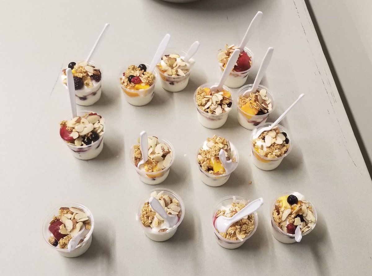 LetsMoveColaSC's tweet image. Families made parfaits, and Chinese veggies and rice. #letsmovecolumbia #cookingmatters