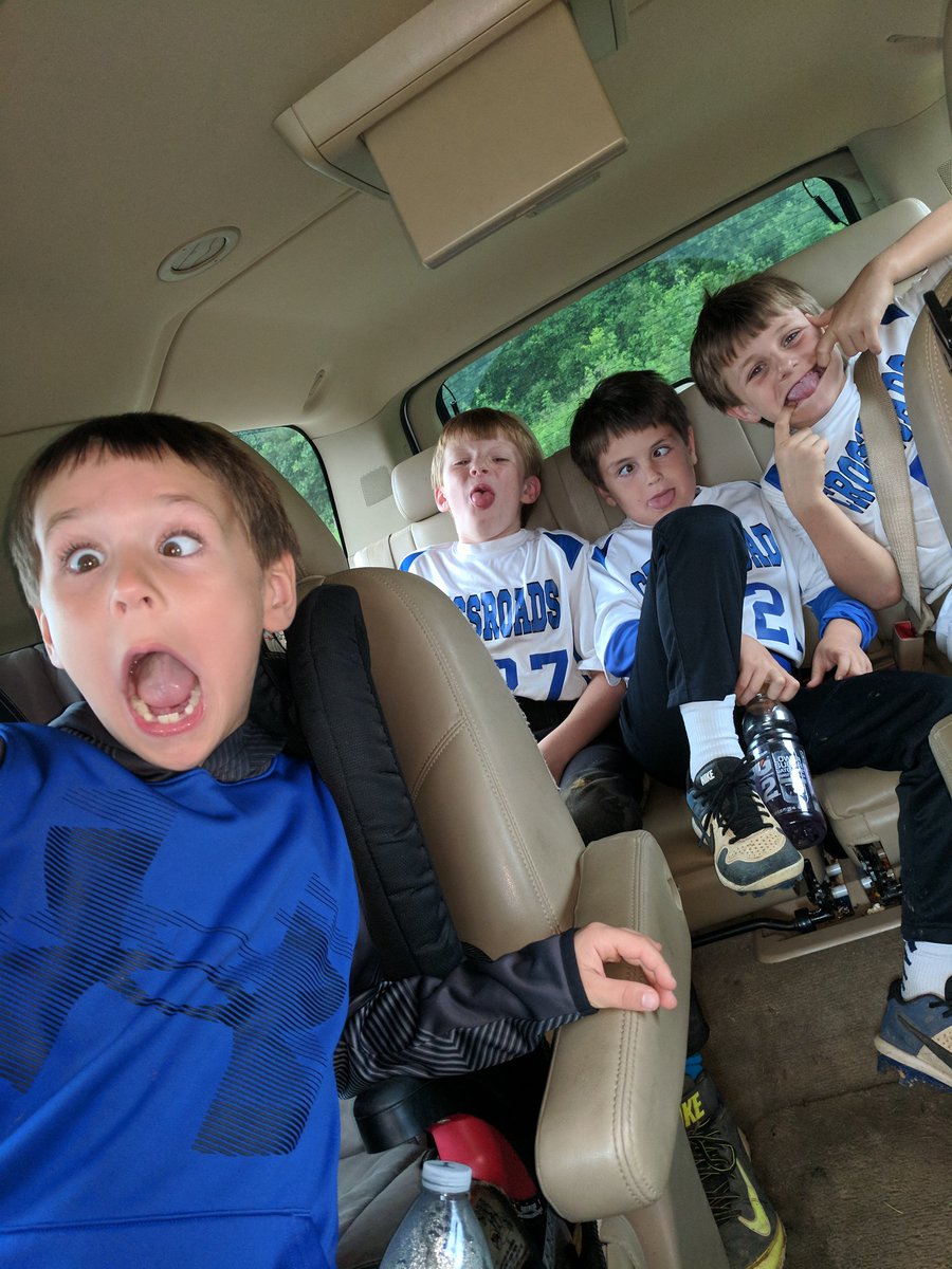 kinghistorycchs's tweet image. King boys + Albright boys = FUN! 📸
(I'm the #recball 🚕) @AedrinAlbright1 #summer ⚾