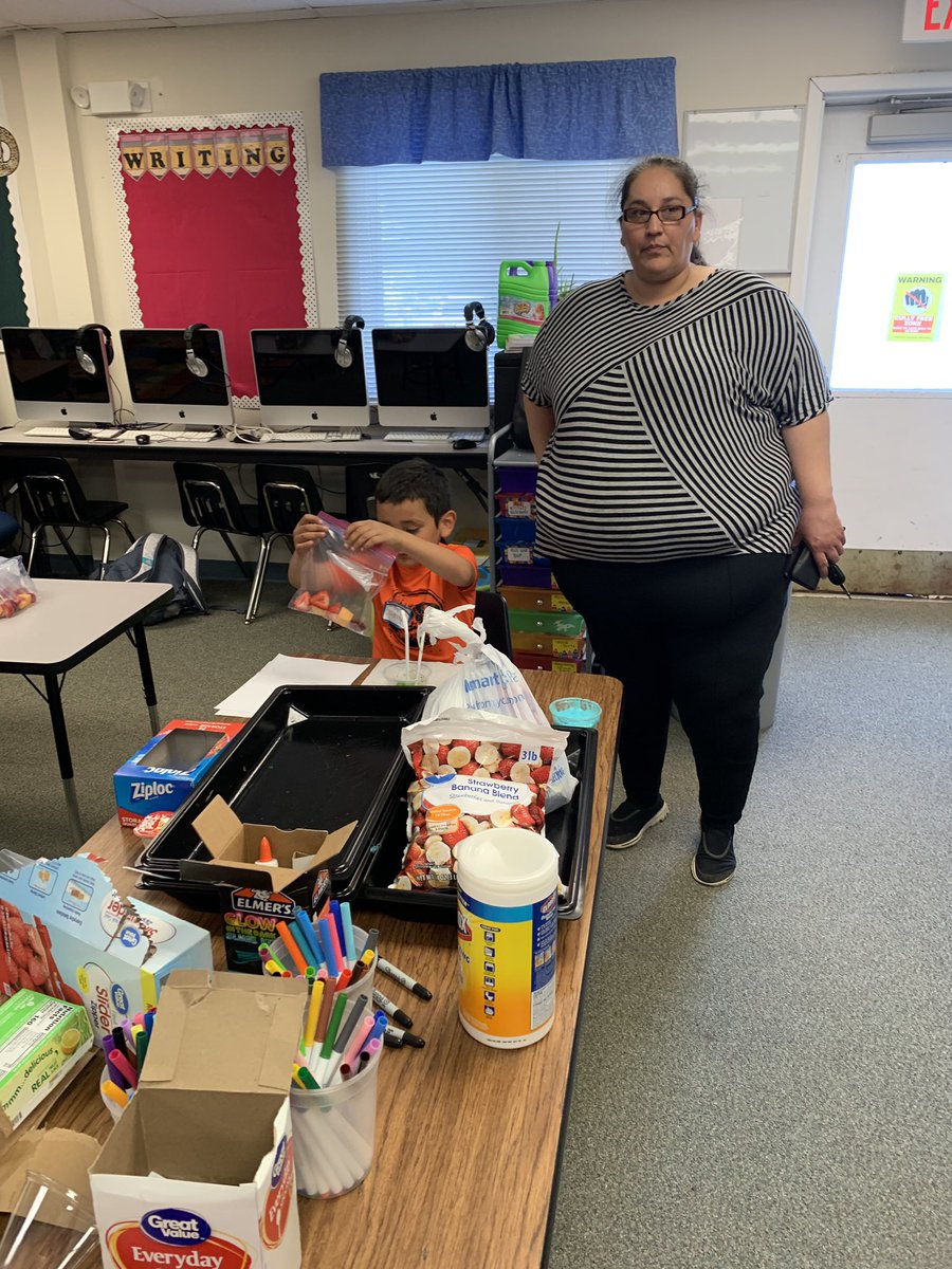 Jdesersa's tweet photo. Making treats with the Theodore Elementary Students. #uttcted https://t.co/AojBGz5HQS