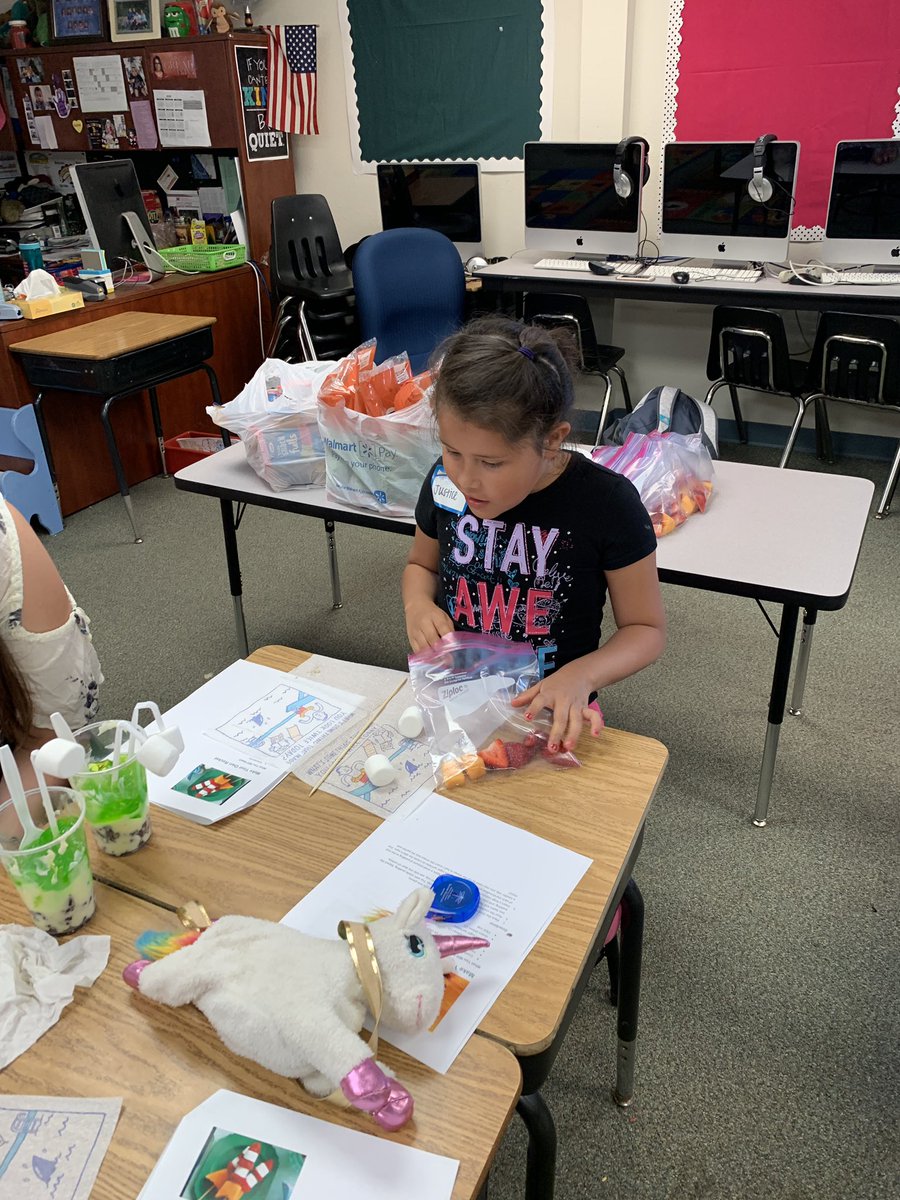 Jdesersa's tweet photo. Making treats with the Theodore Elementary Students. #uttcted https://t.co/AojBGz5HQS