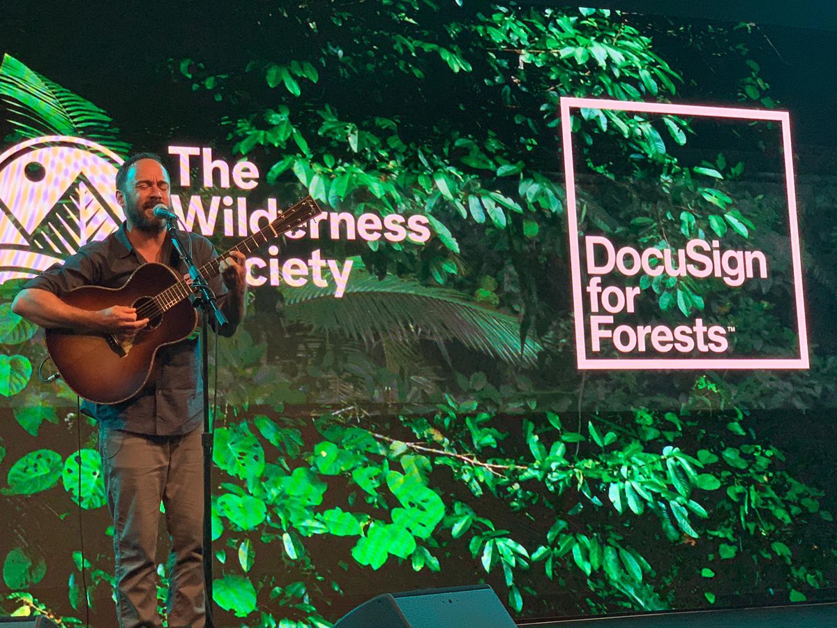 DocusignBR's tweet image. Após uma radiante conversa com Dave Matthews sobre cuidar do planeta e salvar as florestas,  recebemos a honra de presenciar um Concerto improvisado!
#Momentum2019 #DSMo19 #DocuSignForForests #DaveMatthews