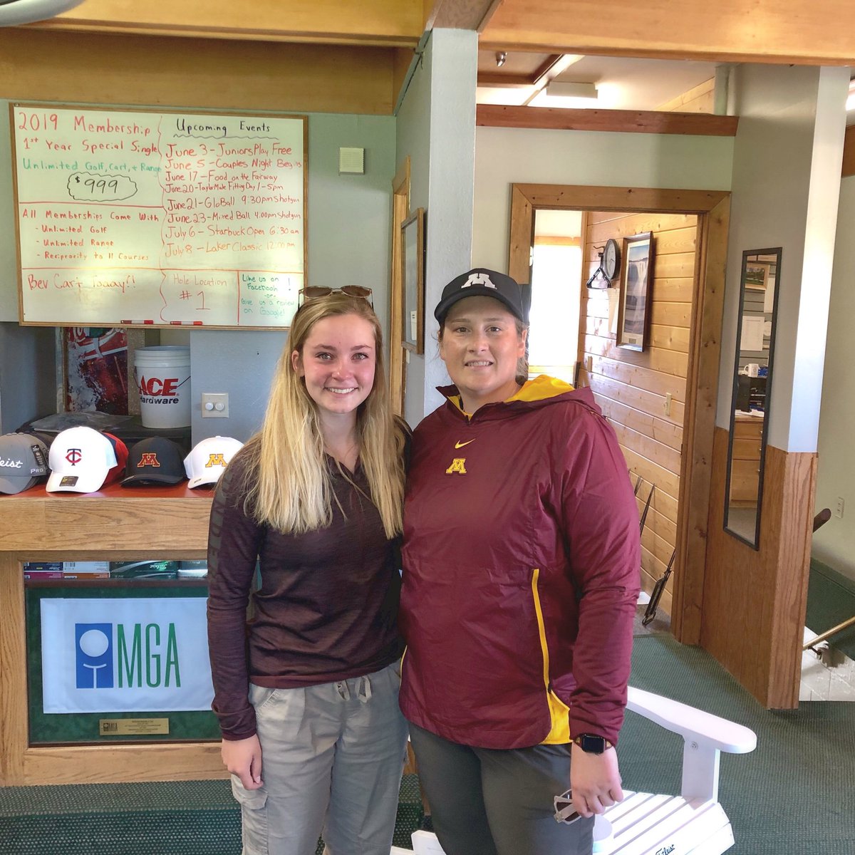 beibs_23's tweet photo. Met my idol today! @Lindsay_13  #13 

I was definitely crying in this picture... https://t.co/sjanedqJNU