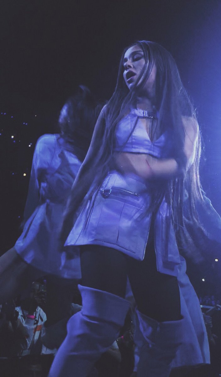 herronskiwi_'s tweet photo. one week π¦ canβt wait to see you again π #SWTChicago https://t.co/u1u1VUsRAB