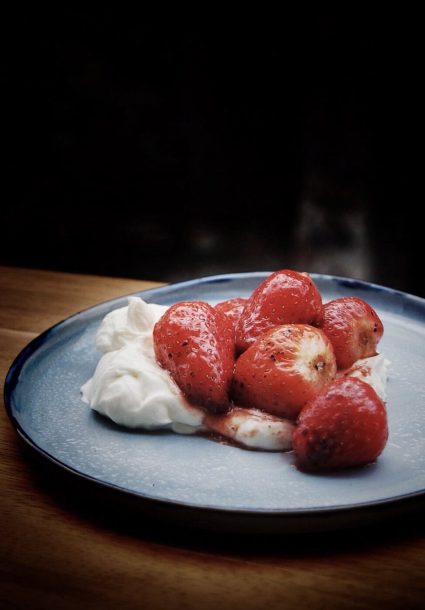 cinder_Lpl's tweet photo. Grilled strawberries
Elderflower Mascarpone

See you tomorrow?

@dukestmarket @cucinavincenzo @FINCA_UK @indigogreens_ @Boneandblock 
#market #openfirecooking #seafood #basquegrill #itsliverpool #itsdelicious https://t.co/s8W0taFWzZ