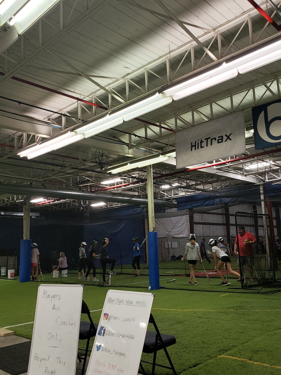 Getting a few swings in <a href="/blue_chipsports/">Blue Chip Sports</a> before the UTM Big show!! <a href="/UTMFastpitch/">UTM Fastpitch 🥎 🏳️‍🌈 🧡 🇨🇦</a> <a href="/KMGSA/">KMGSA Softball</a>