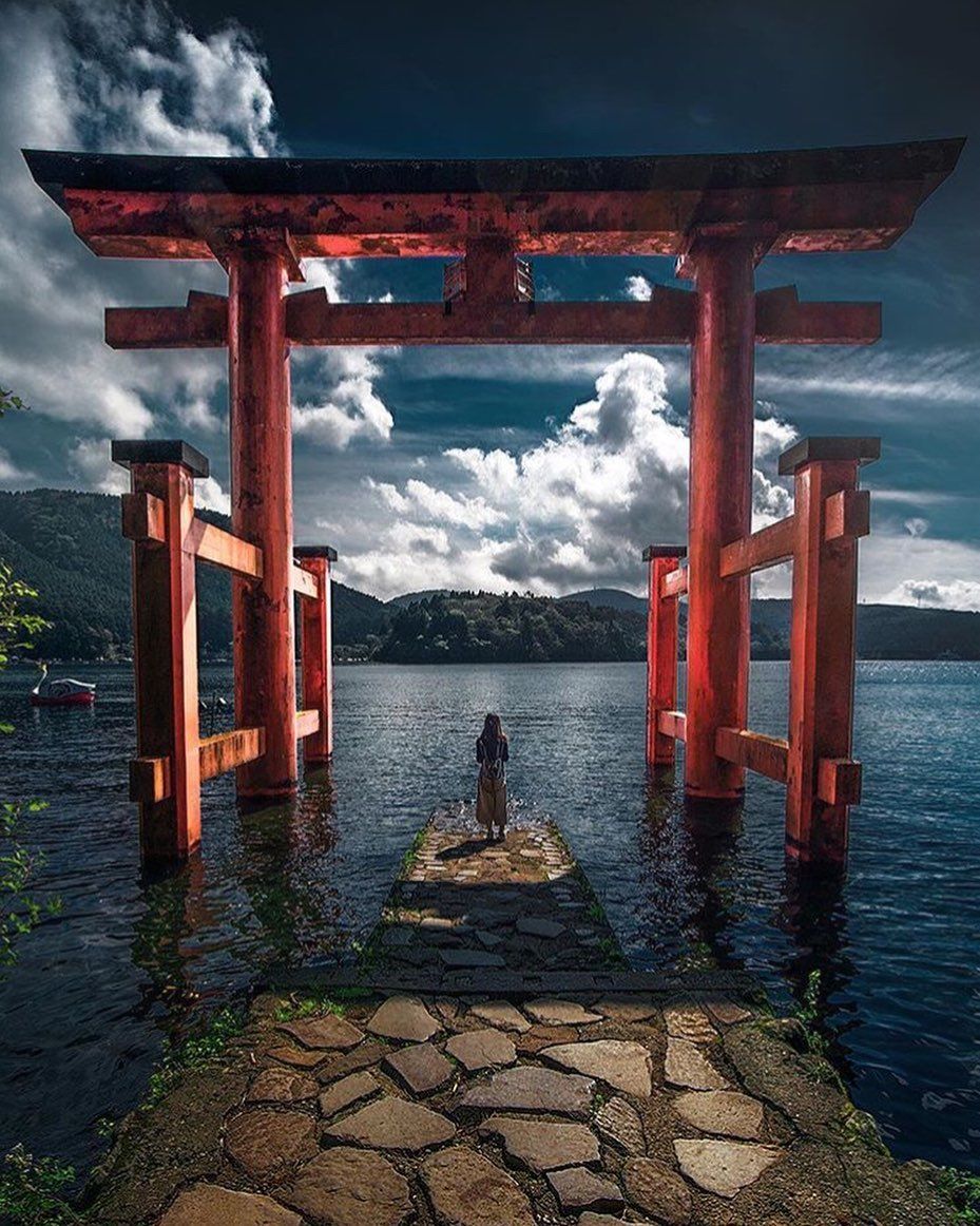 AestheticsJapan's tweet photo. Hakone Shrine 
by https://t.co/VesfX4Kj8A https://t.co/5GtTl8mmaK