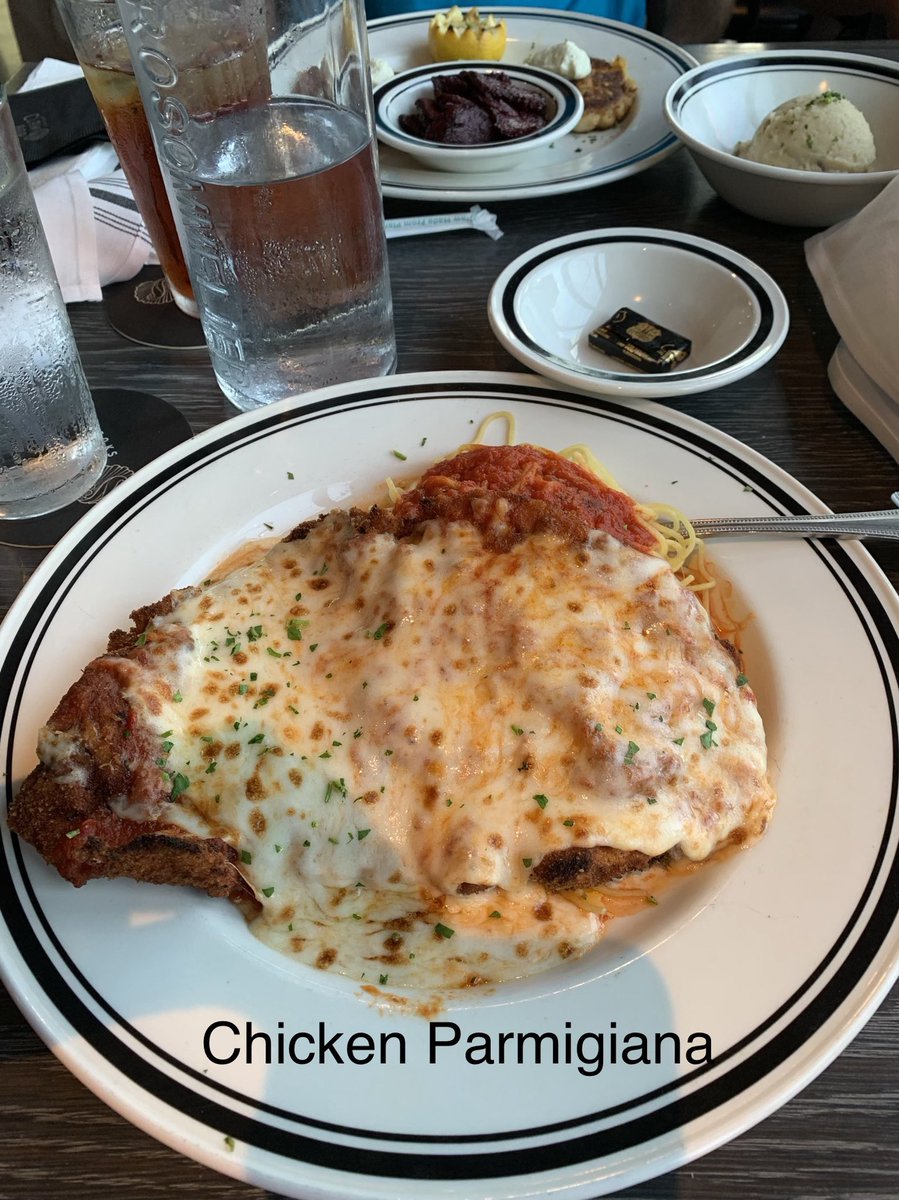 guppy6776's tweet image. #SarasotaVacation After another awesome day we are having dinner with some live music at The Speaks Clam Bar!!! The atmosphere was great and the food DELICIOUS!!! ❤️❤️❤️❤️ #Keeper #DeliciousBread #Vacation