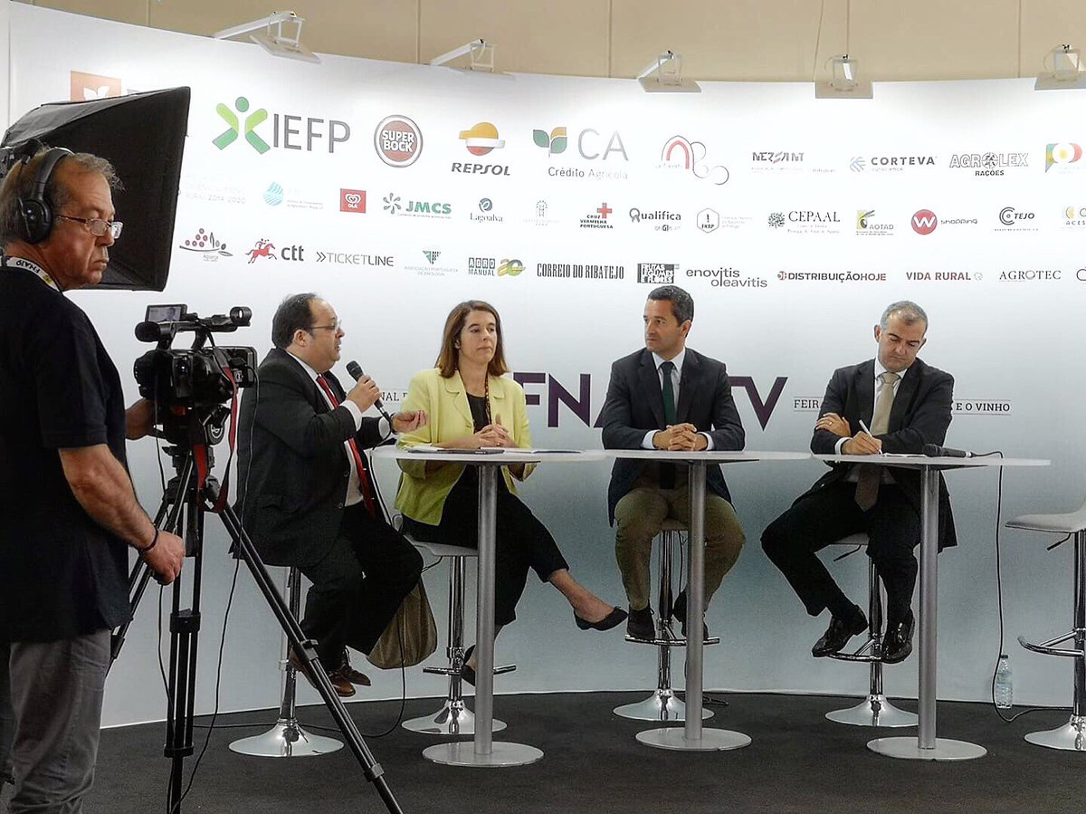 AntonioPSoares1's tweet photo. Hoje como moderador/comentador do debate sobre as ameaças ao Mundo Rural, com os Deputados da Comissão Parlamentar de Agricultura e Mar na FNA 2019

Patricia Fonseca CDS PP, Pedro do Carmo PS e Nuno Serra PSD

#FNA19
#CAPagricultores https://t.co/pRx6UIVYuL