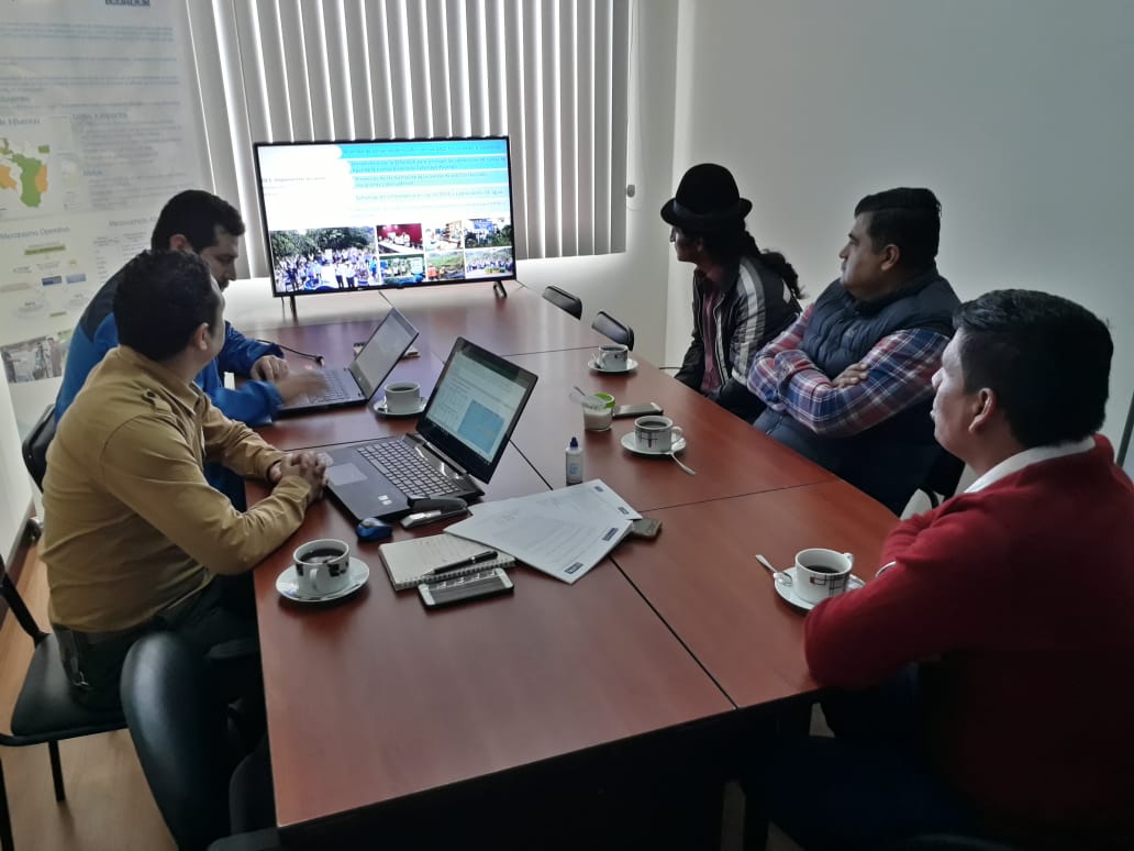 FORAGUA's tweet photo. El Alcalde del #GAD Municipal de #Zamora como Presidente del Directorio #FORAGUA , coordina el acercamiento al #MAE y sus programas #PROAmazoniaEC y Plan Nacional de Reforestación #PNR con una propuesta en contraparte a los recurso de tasa ambiental # #ReverdecerEcuador https://t.co/F96551RLln