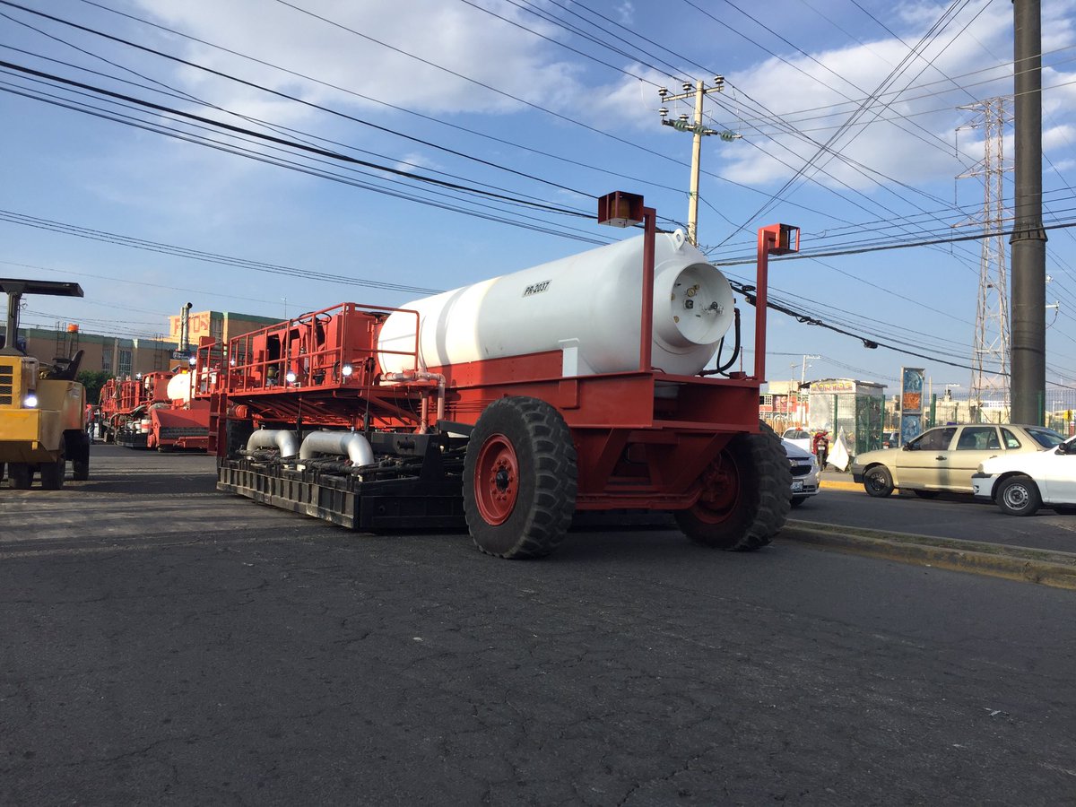 En estos momentos, arrancan las obras de repavimentación del Municipio.
La máquina conocida como “Dragón” pronto estará en tu comunidad. 

#Tecámac