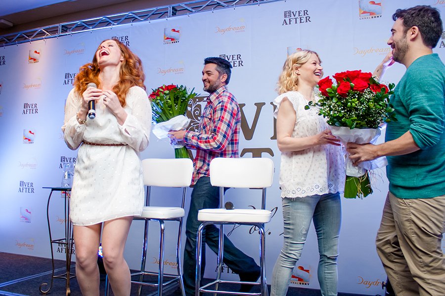 BexMBrasil's tweet photo. A saudade da nossa ruiva favorita bateu forte forte e para amenizá-la deixamos aqui esse registro super especial de dia dos namorados que aconteceu na #EverAfterII #tb 12.06.2016 💚
📷: @DaydreamBR https://t.co/kxwJAzyta4