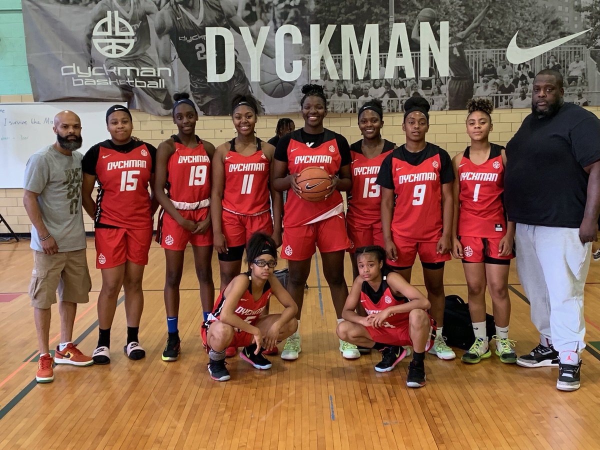 zoebrooks35's tweet photo. My extended family 🏀💰🧡 @NewJerseySparks https://t.co/DukyYuoLby