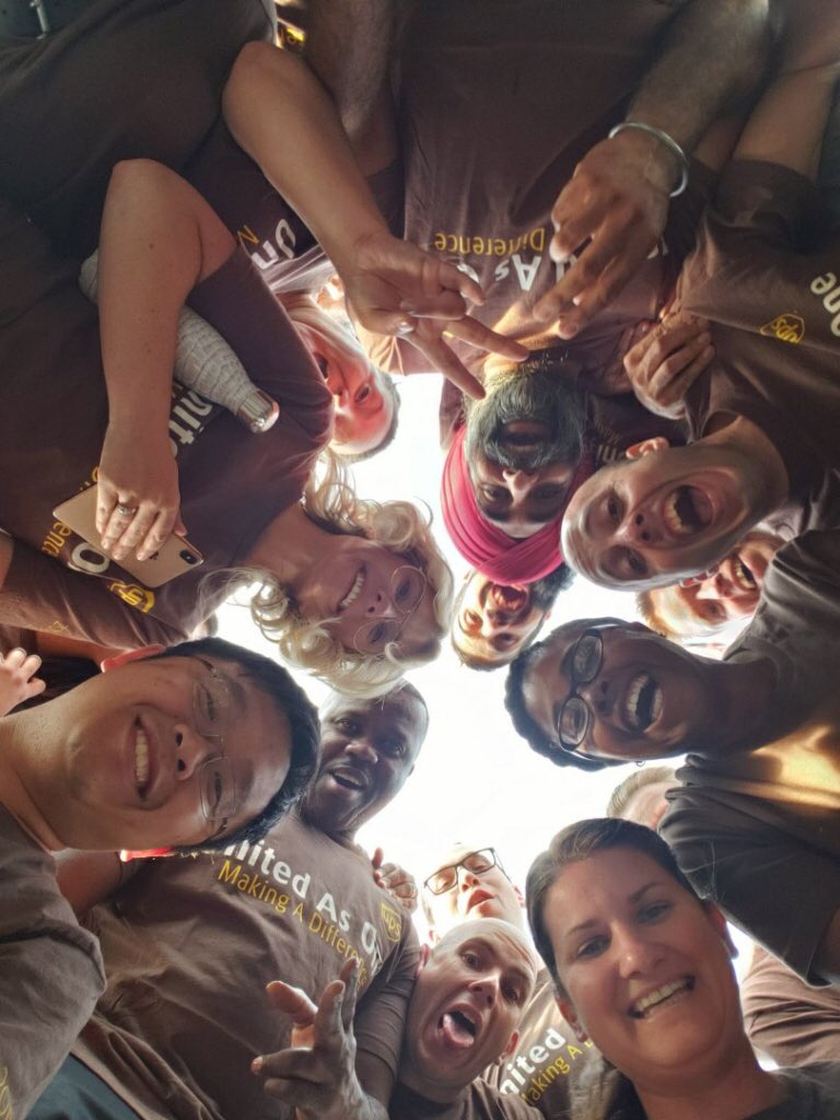 A fabulous night with the #UPSCanada #NMO class sorting and packing 4000lbs of food for families in the local community <a href="/foodforlife/">Food for Life Halton</a>! Way to go team #UPSersGiveBackCA #GLC <a href="/JamesLeeWeir1/">James Lee Weir</a> <a href="/shawn_glc/">Shawn McDermott</a>