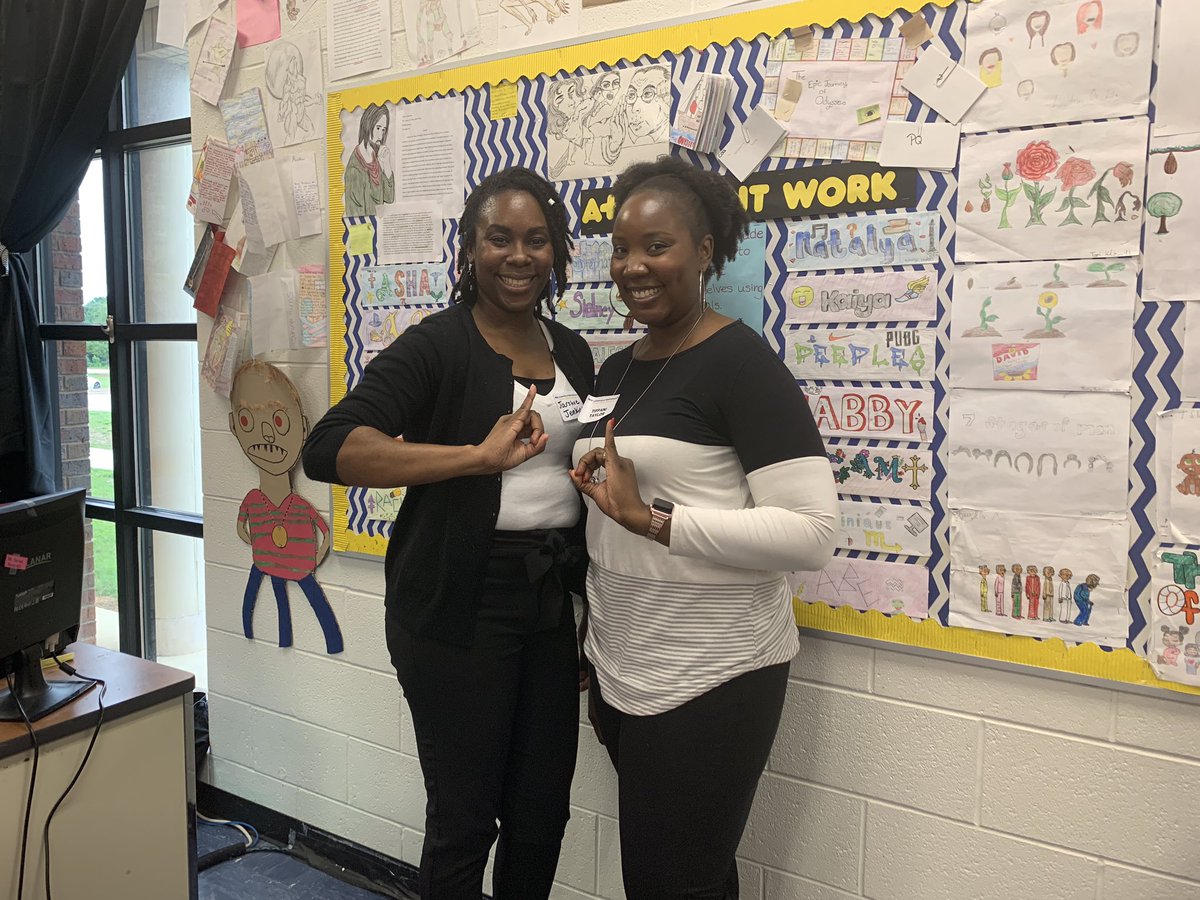_TiffaniTaylor_'s tweet photo. I left the HCS Content Literacy Conference feeling motivated, more knowledgeable, and filled with so many strategies too increase literacy in all content areas! —And I won a door prize! 🤩 #HCS2019Expect https://t.co/bv7HDqf3bW