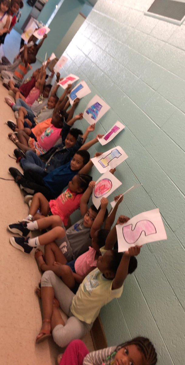 StringfellowSam's tweet photo. The #StringfellowSquad had so much fun cheering on the Shea graduates! We talked about how some of them went to Baldwin too and how if you work hard and try your best you will succeed! I π this tradition @SheaHigh @Baldwin_School https://t.co/B6ddNAGSqK