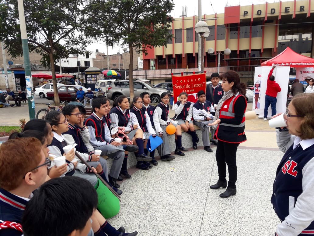 SunafilPeru's tweet photo. 📢| #IREIca, en el marco por el #DíaMundialContraElTrabajoInfantil, desarrolló una campaña de difusión sobre prevención y erradicación del #trabajoinfantil en la Plaza Barranca de Ica. Esta actividad se realizó en forma conjunta con los miembros del #CDRPETI de Ica. 👧🏻🧒🏾 #12J https://t.co/qVdN3qUGdo
