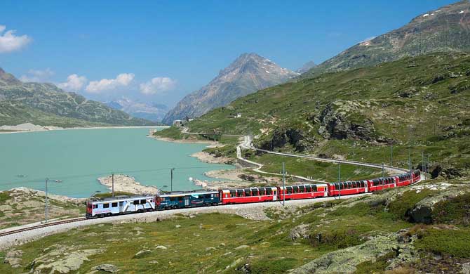 Berninabahn in #StMoritz 🚂🇨🇭

hostelman.ch/attraktionen/s…

Mehr #Attraktionen &amp; #Wahrzeichen auf hostelman.ch

#UNESCO #Schweiz #Graubuenden #Jugendherberge #Jugendherbergen #Hostel #Hostels #Hotel #Hotels #Reise #Reisen #Unterkunft #Attraktion #Berg #Berge #Eisenbahn