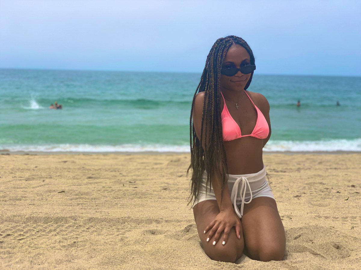 risssooo's tweet photo. wavy lil ting 🧜🏾‍♀️ https://t.co/KATQBzDBq8