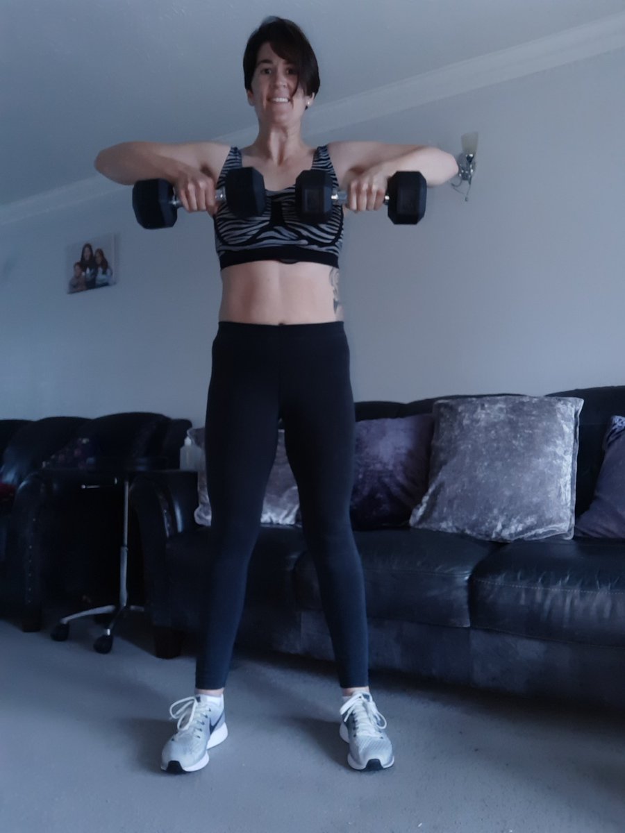 fayeavuthiyande's tweet photo. Shoulders.... liift..... hiit... It's Thursday..... and it's still raining ๐โ
#shoulders #hiitworkout #ladieswholift #strongnotskinny #weighttraining #wellbeing #fitover40 #kickass #goodvibes #spiritualgangster #spiritjunkie #workoutprogrammes #workoutfromhome #gethealthy https://t.co/FEjPsCVffh