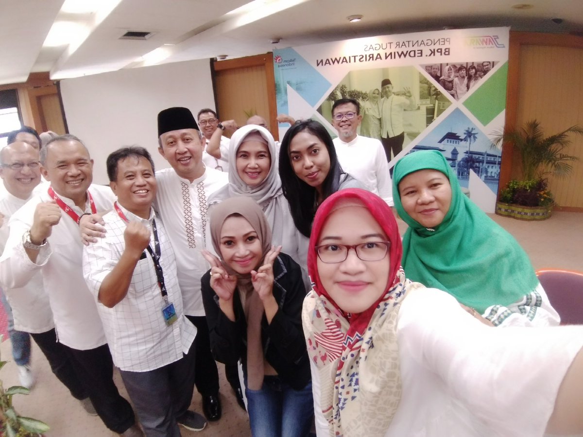 Rws3Jabar's tweet photo. Halal Bil Halal &amp; Pelepasan Bpk @Edwin_AR_88 🙏🙏🙏  goodluck pa, smoga makin sukses &amp; sehat slalu ya pa #rws3jabar #treg3 #kipasbudayajawara #jawara @sonybw @ekadiah_arsi @nannur29 @myFIENA @DianPutrii https://t.co/Mtf0zG5wR3