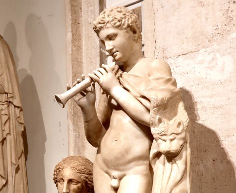 #13giugno In occasione delle Idi di #giugno, nell’antica #Roma si festeggiava il rito dei “Quinquatria minuscula” in cui i suonatori di flauti e tube si recavano in processione al tempio di Minerva per onorare la dea.