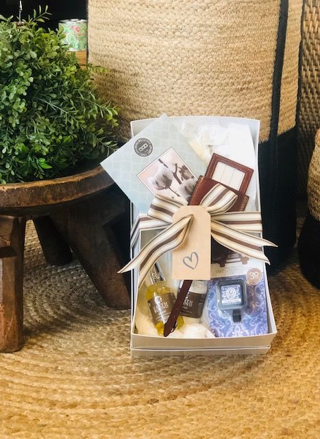 villageviewjhb's tweet image. #BeautyFactory’s limited edition Father’s Day gift sets offer a curated collection of scents from their core range, combined with locally manufactured, quality brands that offer value and longevity, and are made with love - just for Dad! #VillageView #BeautyFactorySA