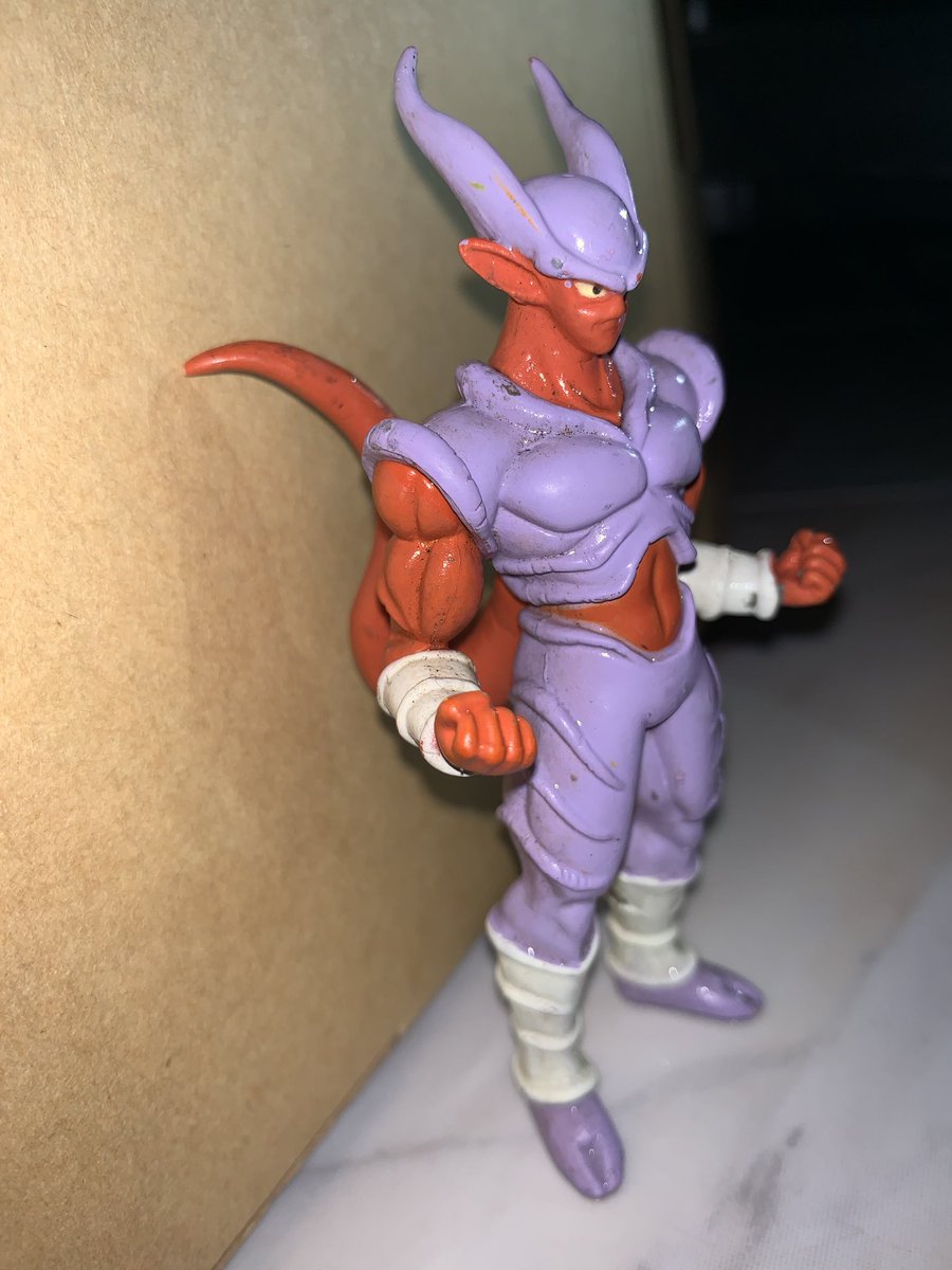 FIGURE tweet media
