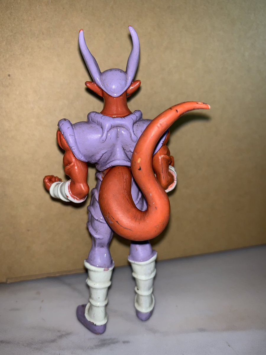 FIGURE tweet media