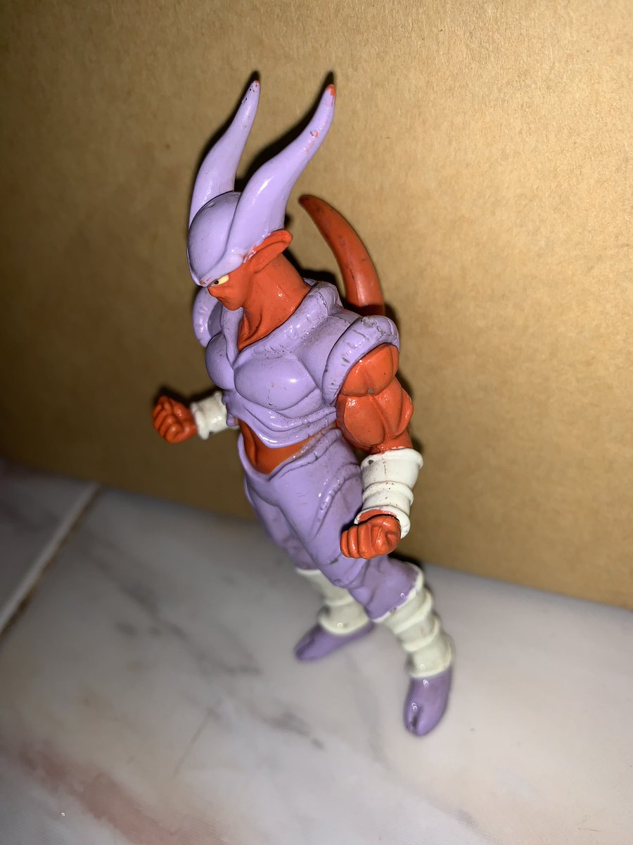 FIGURE tweet media